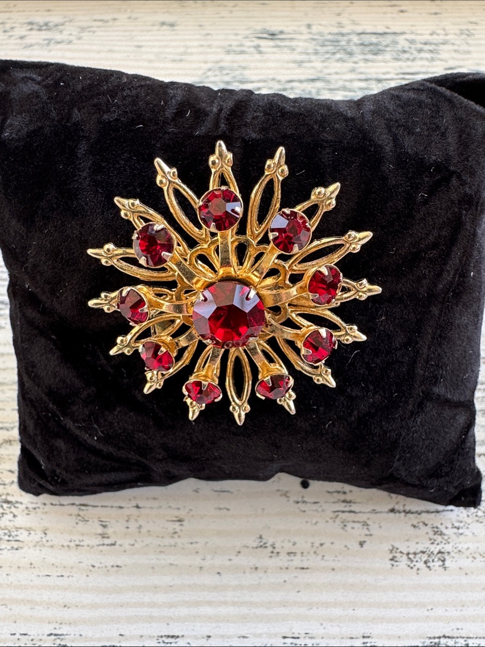 EUC Vintage Coro Gold & Res Floral Brooch